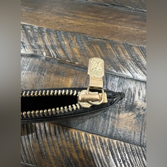 LOUIS VUITTON Black Epi Leather Noir Pochette Cles - Picture 4 of 10